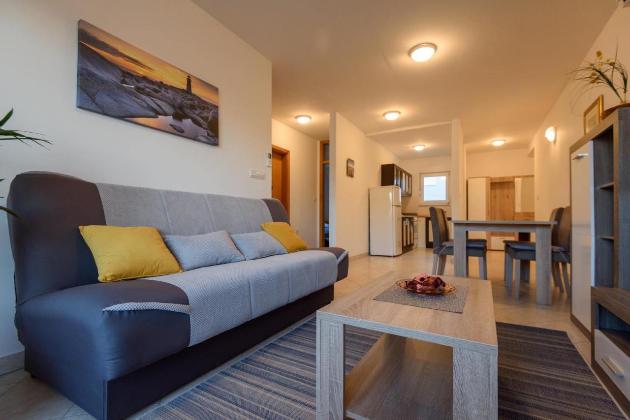 Apartman Karmela 자다르 외부 사진